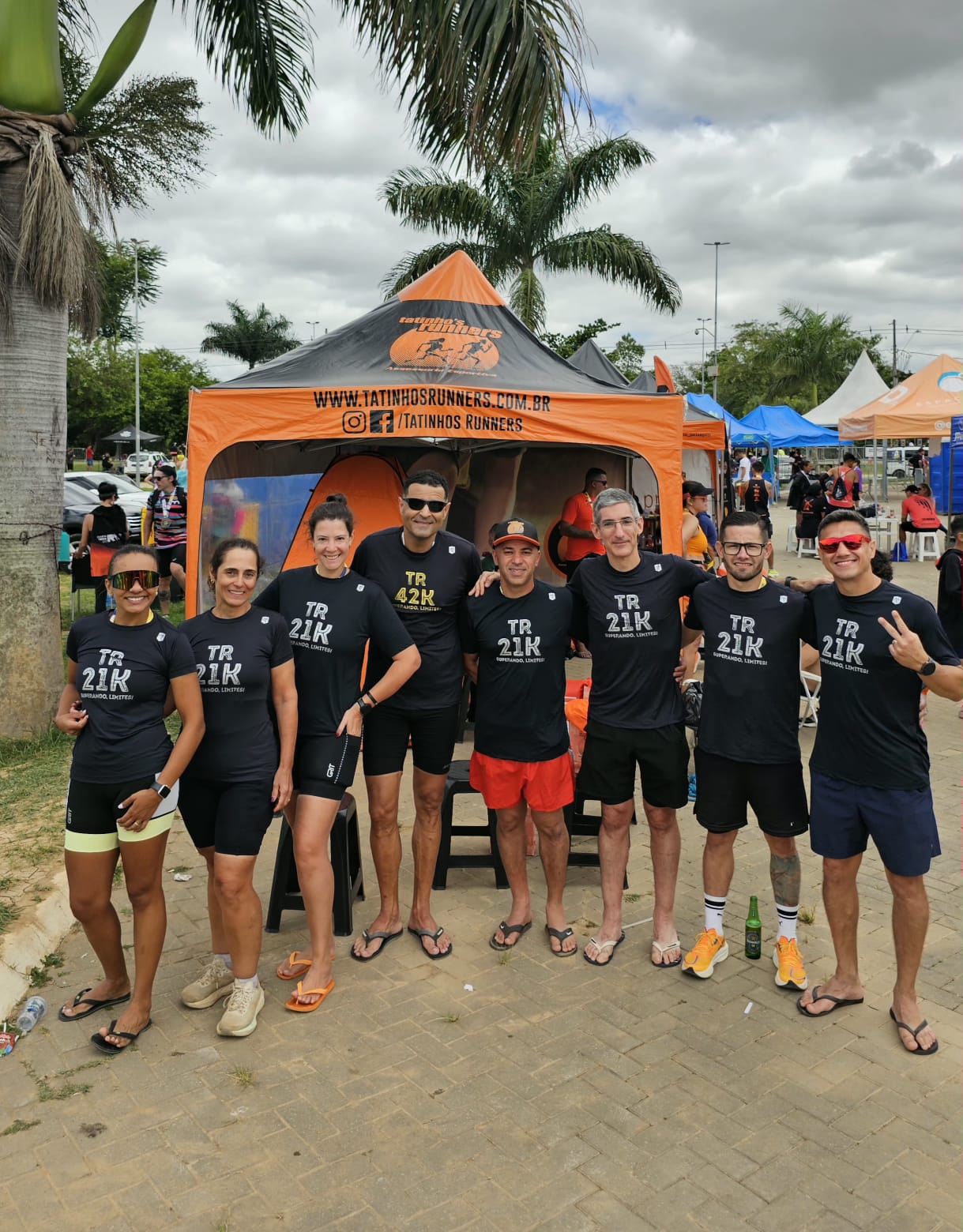 Atletas da Tatinho's Runners celebrando conquistas do Método TR